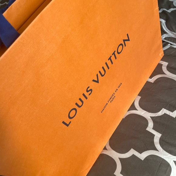 Louis Vuitton messenger bag large for men. - Picture 3 of 7